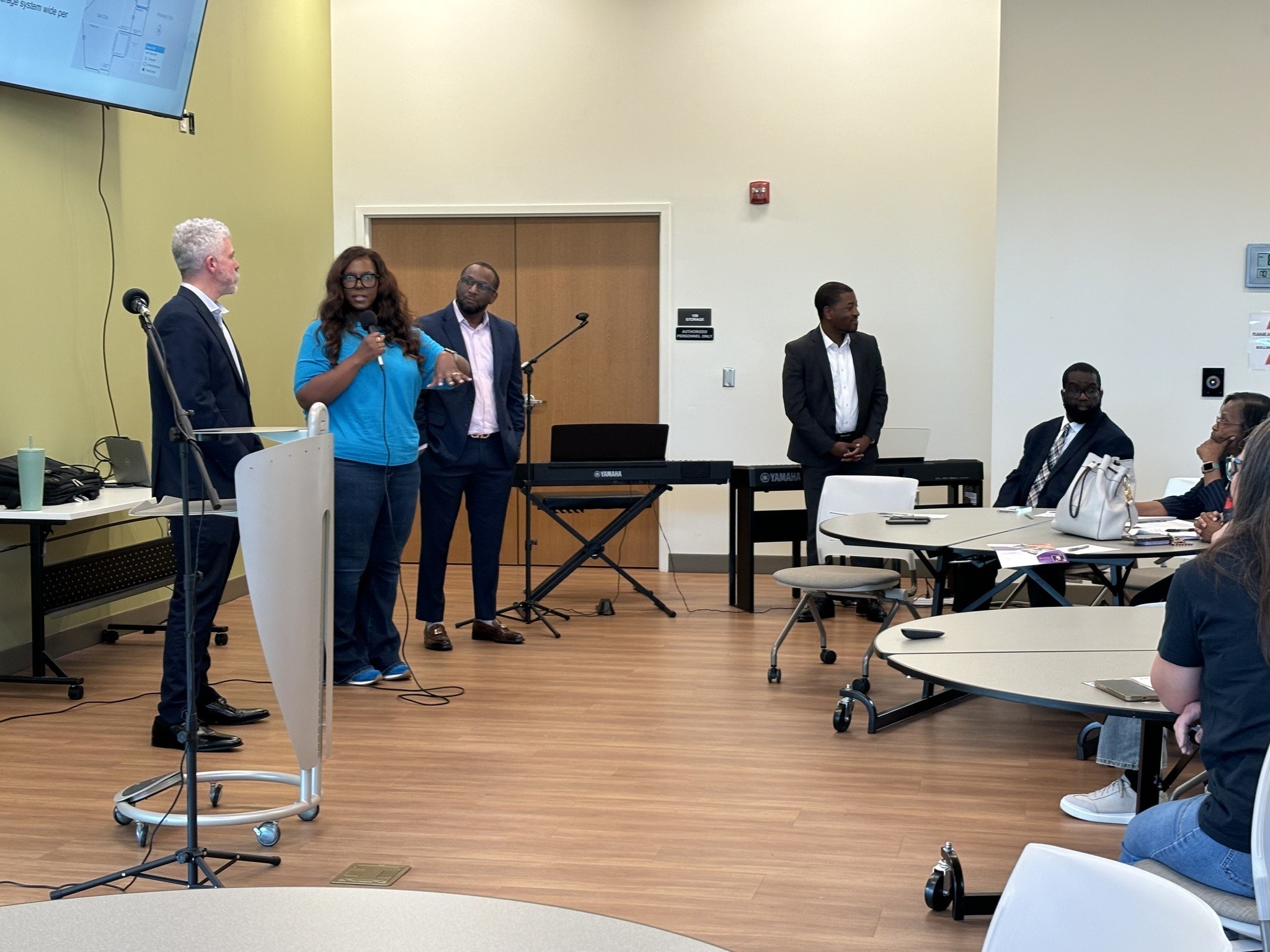 Commissioner Lowe Speaking at Embarks Route 19 Community Meeting